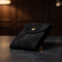 Étui à Montre ESCALE, Flanelle Noire, vue en contre-plongée