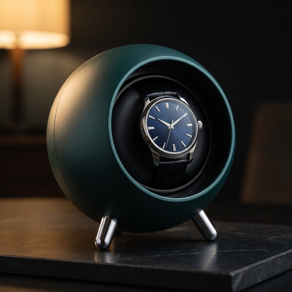 Remontoir à Montre ORBE, Sphère 14 cm, Vert Sapin, vue en contre-plongée Image